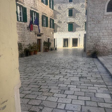 Old Town Apartment Sibenik Bagian luar foto