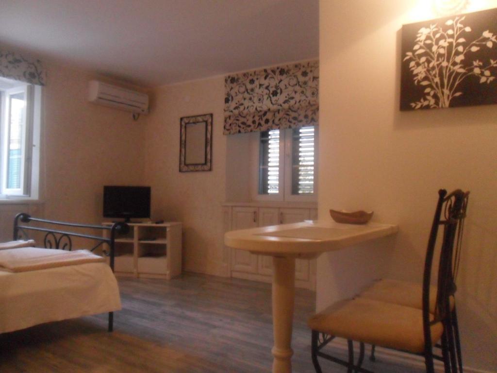 Old Town Apartment Sibenik Ruang foto